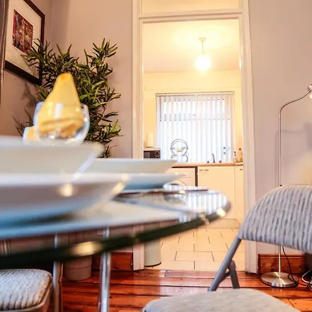Perfect Central City Location - Parking - 3 Beds - 2 Bedrooms Belfast Exterior foto