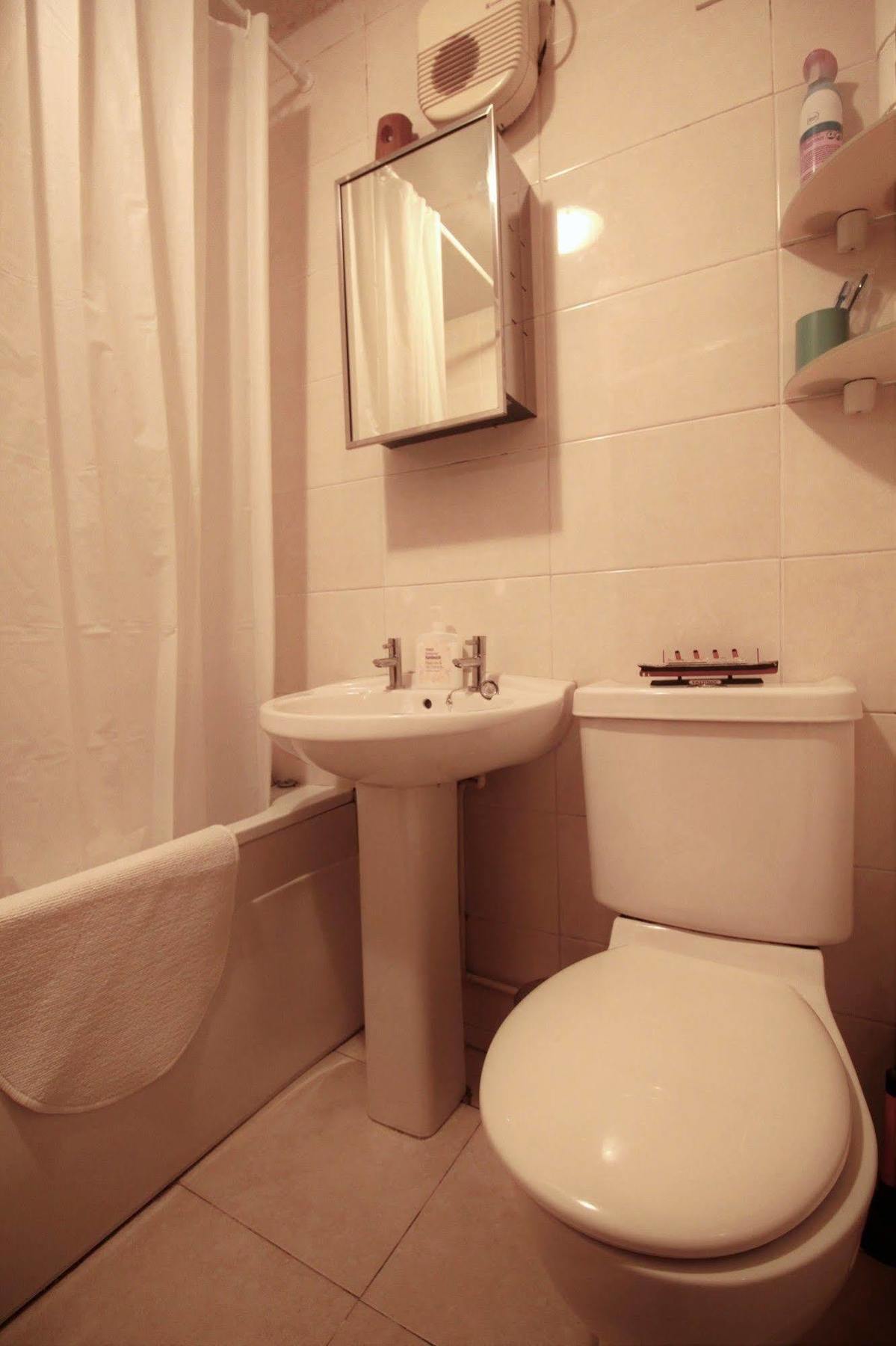 Perfect Location - Parking - 3 Beds - 2 Bedrooms