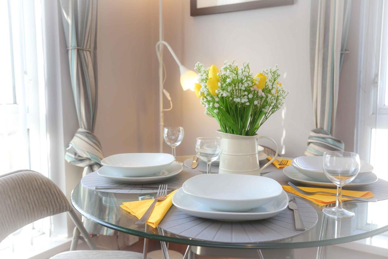 Apartment Perfect Location - Parking - 3 Beds - 2 Bedrooms *